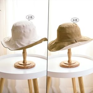 Reversible Hat white ans brown
